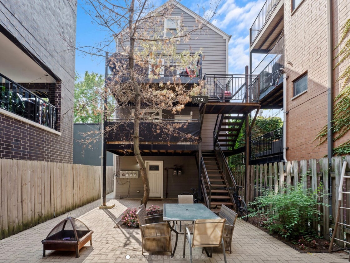 Primary Photo - 1337 W Walton St