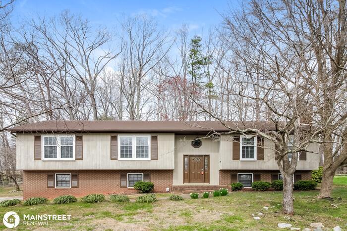 Primary Photo - 1155 Whispering Pines Dr, Kernersville, NC...