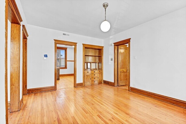 Foto del edificio - 3806 N Greenview Ave