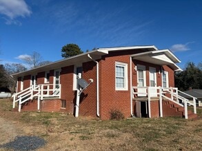 Building Photo - 525 Weaver Ave