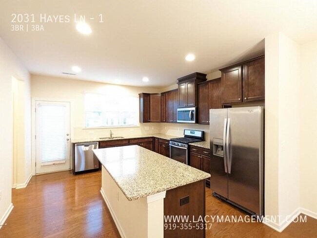 Foto del edificio - 2031 Hayes Ln