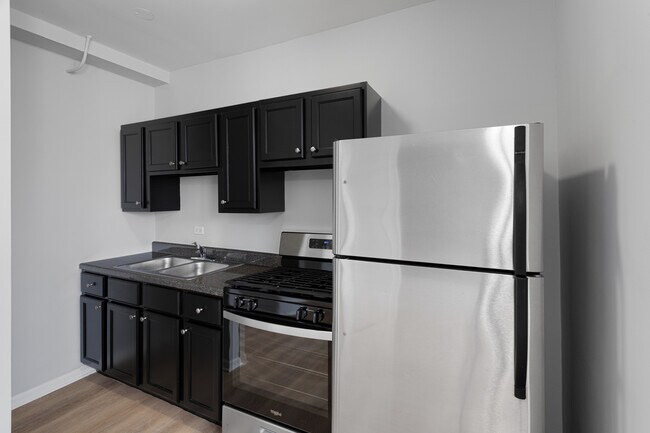 Building Photo - 5860 N Kenmore Ave