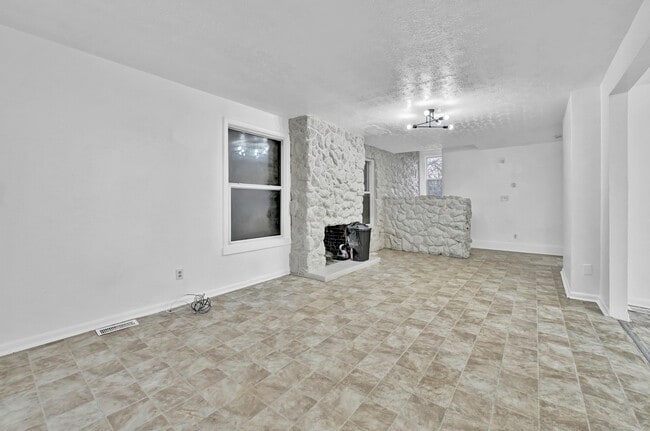 Building Photo - 9502 Talbot Ave