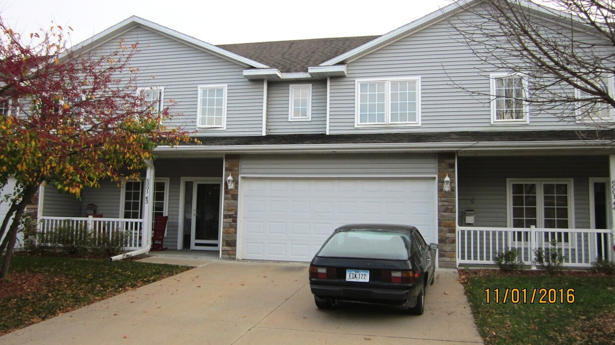 6001 Creston Ave, Des Moines, IA 50321 Townhome Rentals in Des Moines