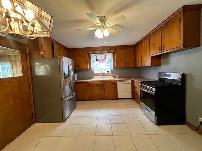 Building Photo - 23 Home Ave