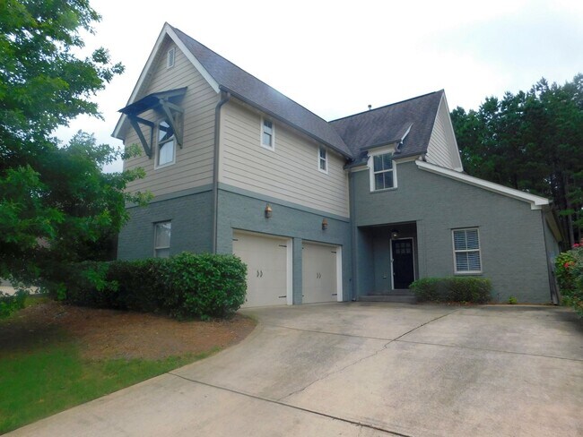 Building Photo - Welcome Home to Luxury Living in Lake Cyrus!