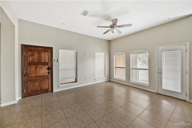 Building Photo - 20 Mimosa St