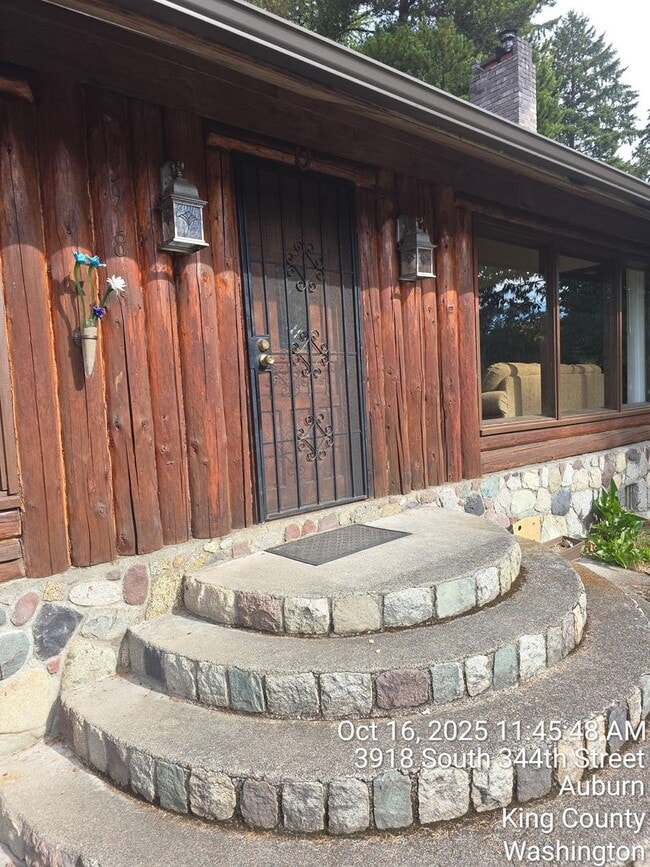 Building Photo - Log House in Auburn ready for move in Nove...