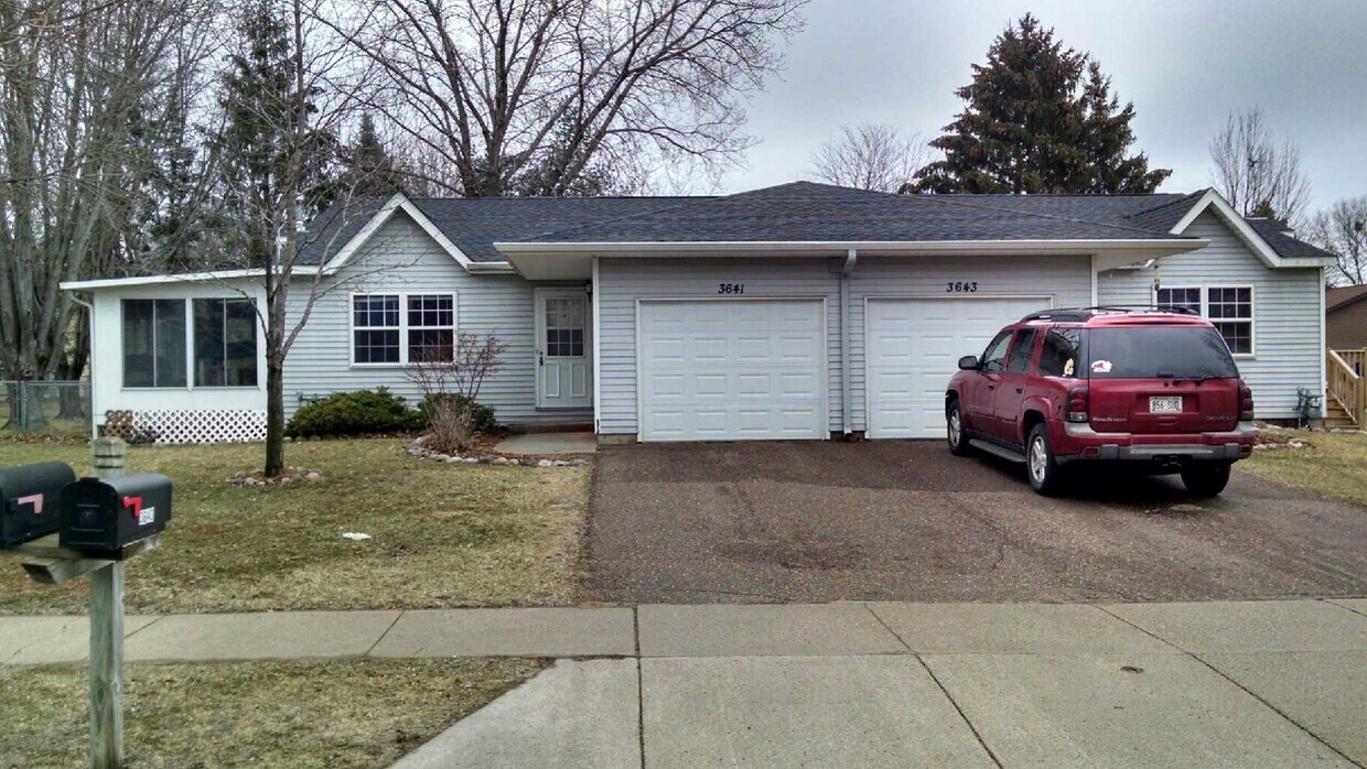 3641 Livingston Ln, Eau Claire, WI 54701 Townhome Rentals in Eau