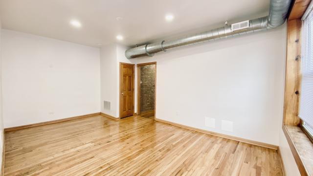 Building Photo - 3 bedroom in CHICAGO IL 60651