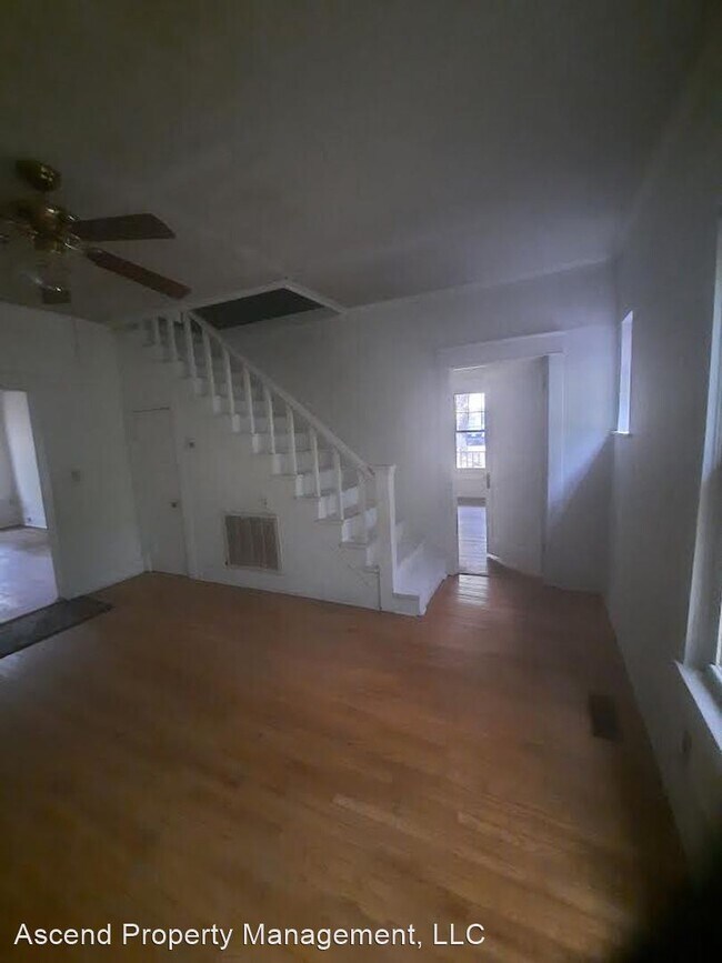 Building Photo - 4 br, 1.5 bath House - 541 Grove St
