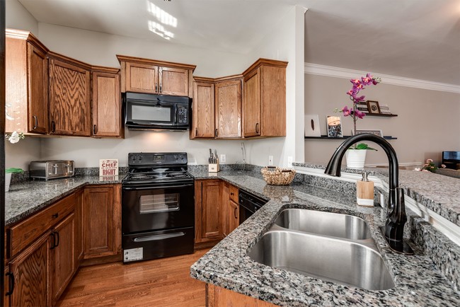 Building Photo - 1560 Laurel Park Pl SW