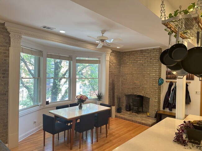 Foto del edificio - 807 W Buckingham Pl