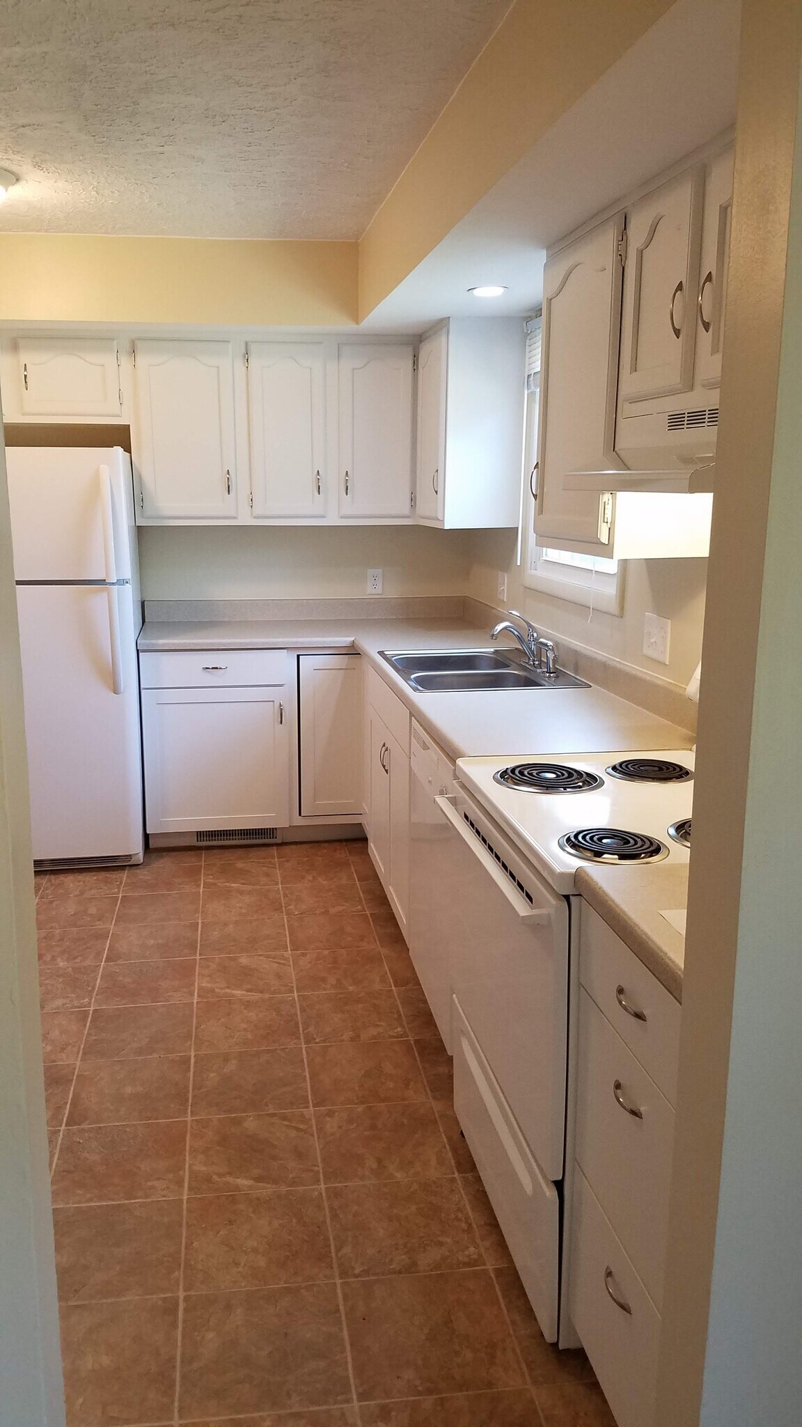543 E School St Kent, OH 44240 – photo 1