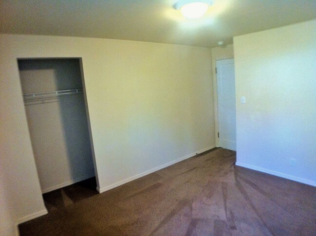 Building Photo - 3 br, 1 bath House - 1550 Bloomington Ave