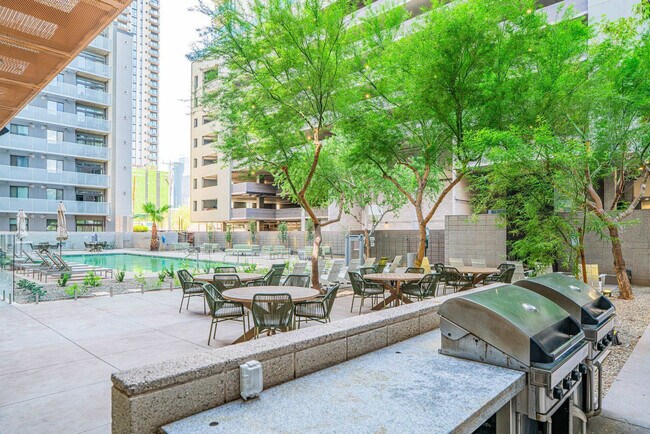 Foto del edificio - 333 E Roosevelt St