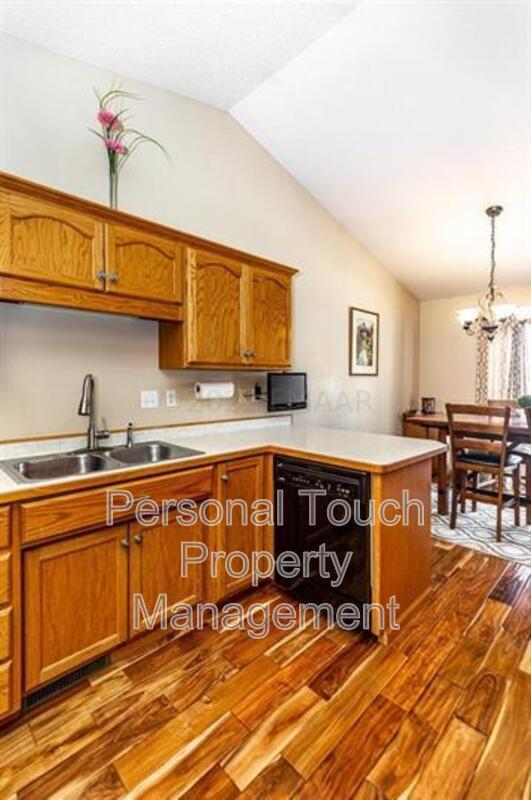 Building Photo - 2125 33rd Ave S