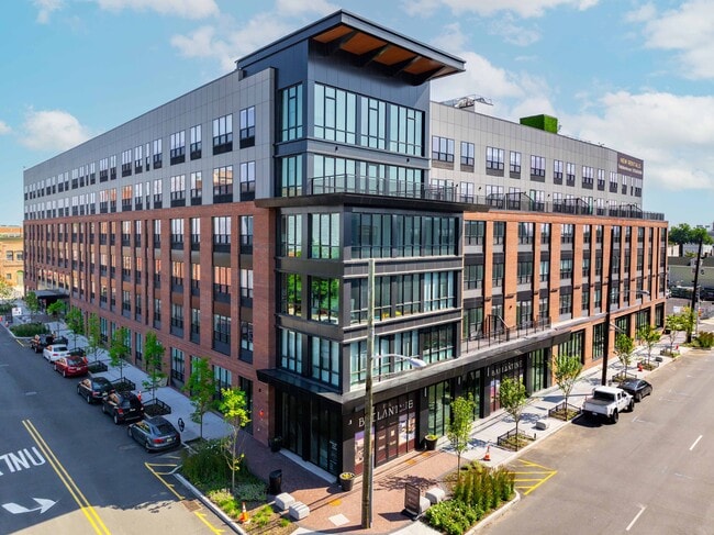 Building Photo - The Ballantine