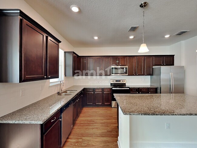 Foto del edificio - 4423 Reisswood Loop