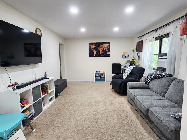 Building Photo - 3050 Edwin Ave