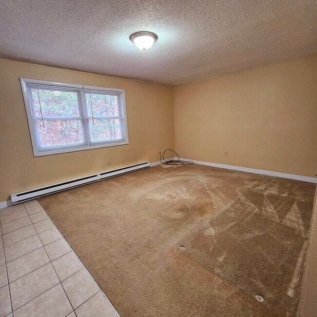 Building Photo - 17 Wysocki Dr