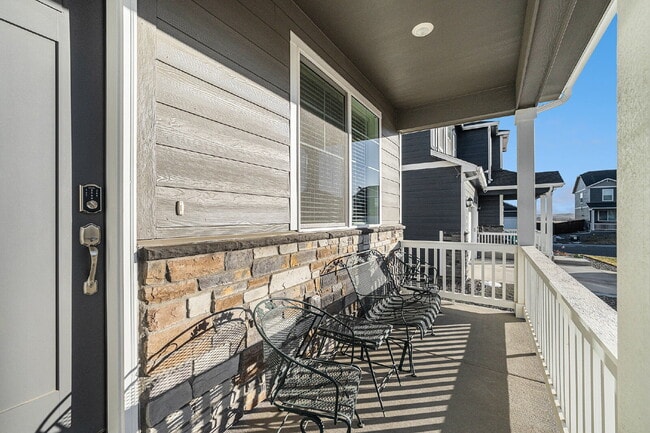 Building Photo - Limited Time Rent Special for this Immacul...