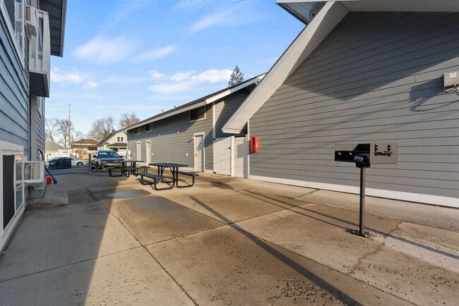 Building Photo - 2914 N Hogan St