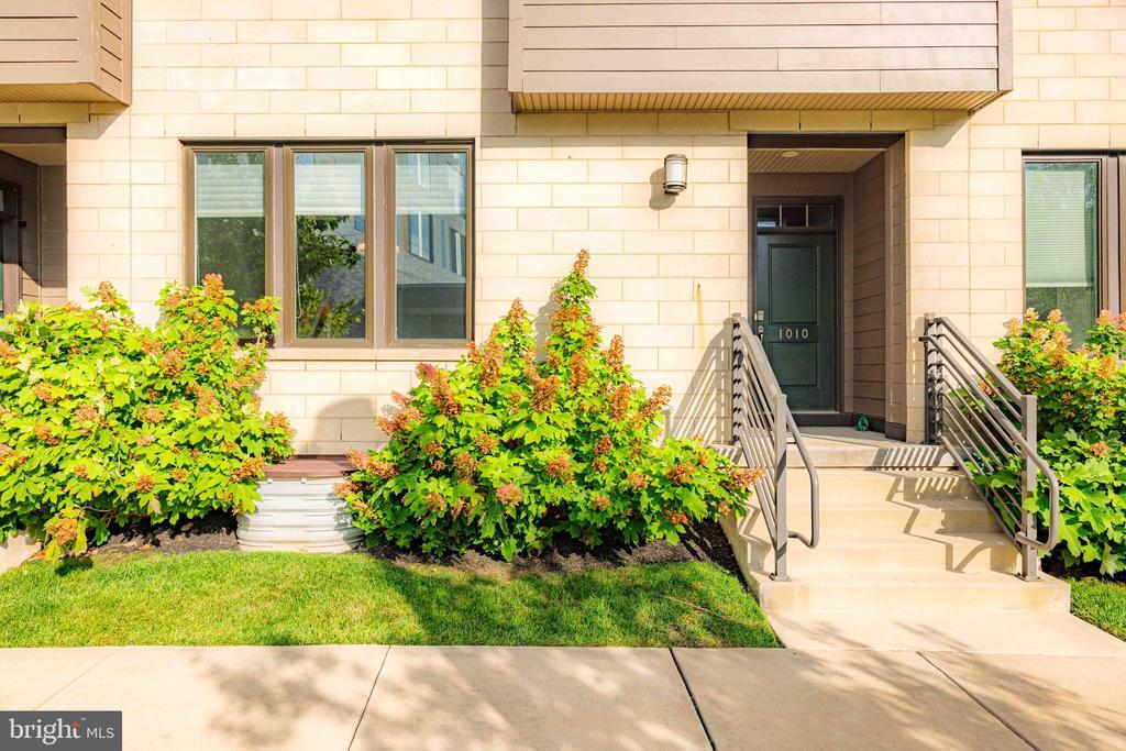 Foto principal - 1009 Lakeview Ct