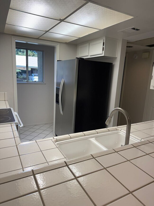 Building Photo - SPACIOUS 1 BEDROOM, 1.5 BATHROOM TOWNHOME IN SAN JOSE. MUST SEE!!!