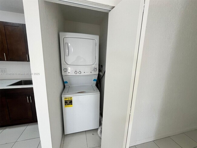 Foto del edificio - 15741 NW 40th Ct