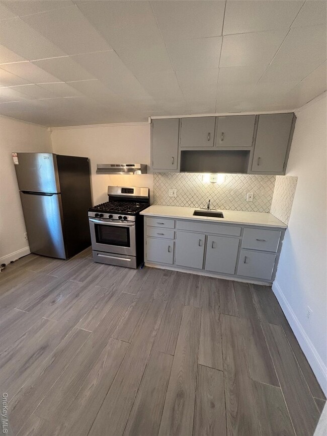 Building Photo - 857 Garfield St