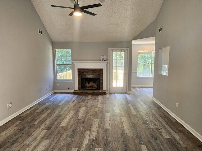 Sala de estar - 922 Sweetwater Way