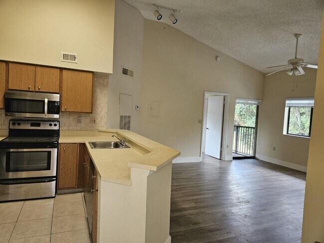Building Photo - 2445 SW 18th Terrace