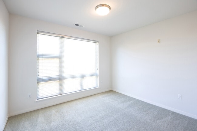 Building Photo - Prima