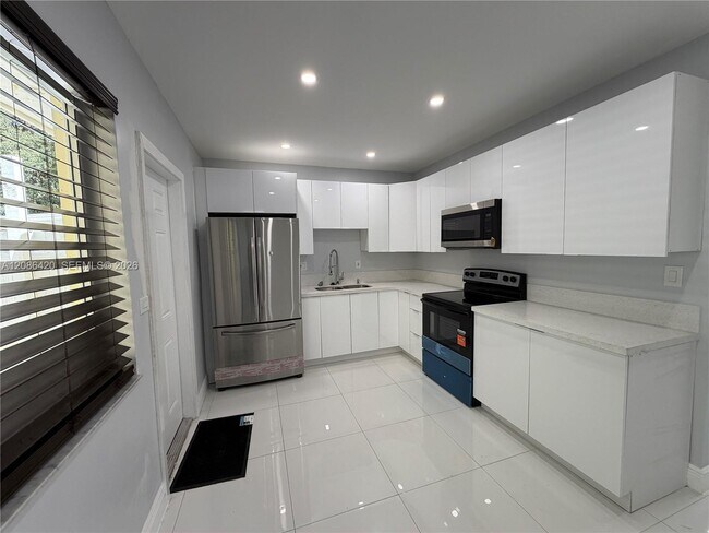 Foto del edificio - 335 NE 168th St