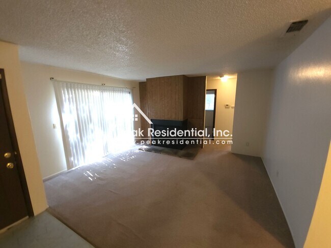 Foto del edificio - Nice 2bd/1ba Foothill Farms Duplex with 2 ...