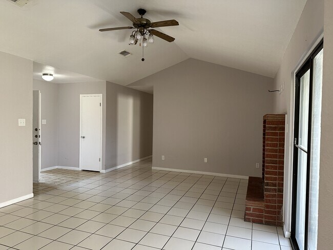 Foto del edificio - 409 Suzie St