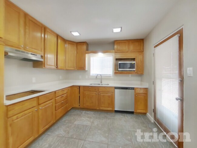 Foto del edificio - 10301 Sorrills Creek Ln