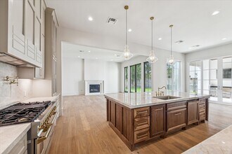 Building Photo - 7203 Tickner St