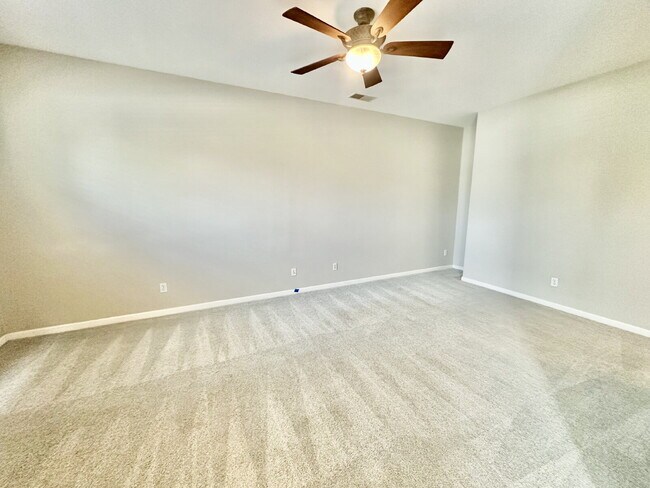 Foto del edificio - Spacious Townhome with a Private Courtyard in Westbury Park!
