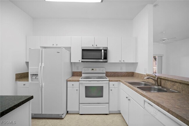 Foto del edificio - 4241 Bellasol Cir