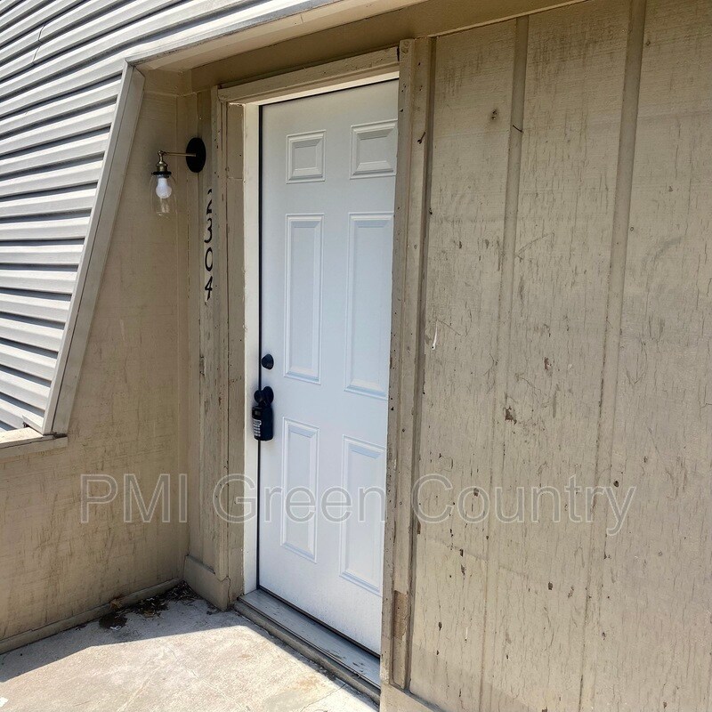 6601 S Zunis Ave, Tulsa, OK 74136 Townhome Rentals in Tulsa OK