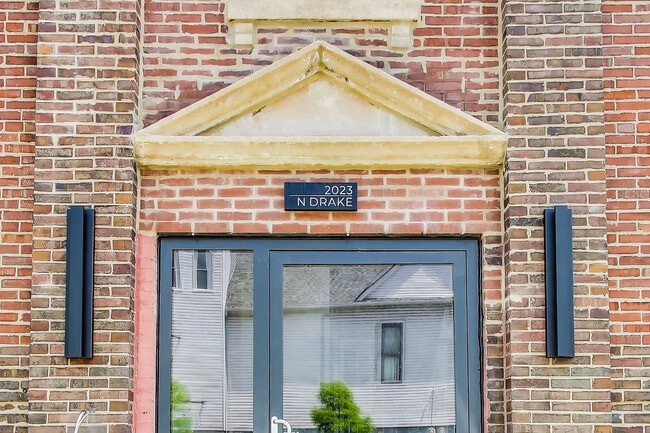 Building Photo - 2023 N Drake Ave