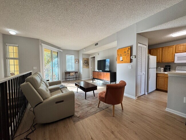 Building Photo - Las Palmas 1BR | 1BA | 1 Car