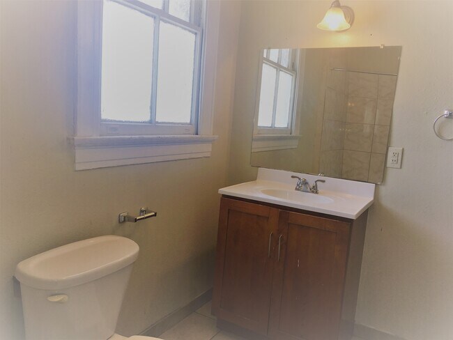 Bathroom - 2001 Franklin Ave