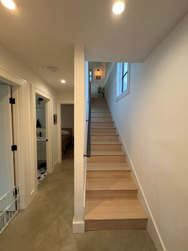 Building Photo - 1265 Hamlin St NE