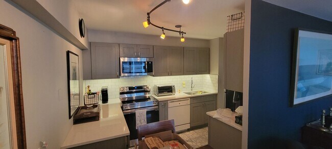 Building Photo - City View Unit