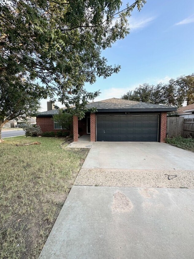 Primary Photo - 3 Bed 2 Bath Ready To Rent ASAP!