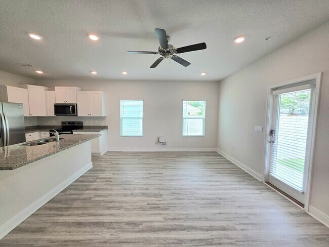 Building Photo - 8742 Meadow Flower Ln