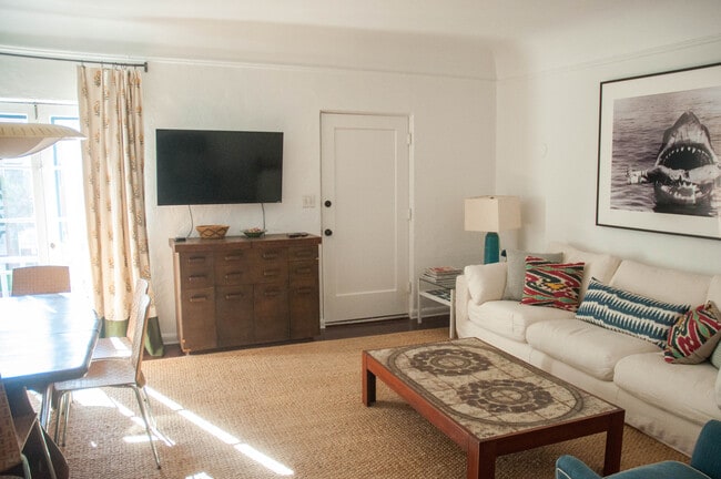Entrance/Living Room - 1024 S Orange Dr